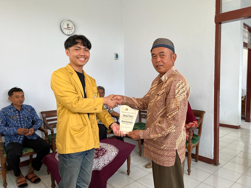 SALAM PISAH PENARIKAN MAHASISWA KKN UNSOED DI DESA RAKIT, BANJARNEGARA